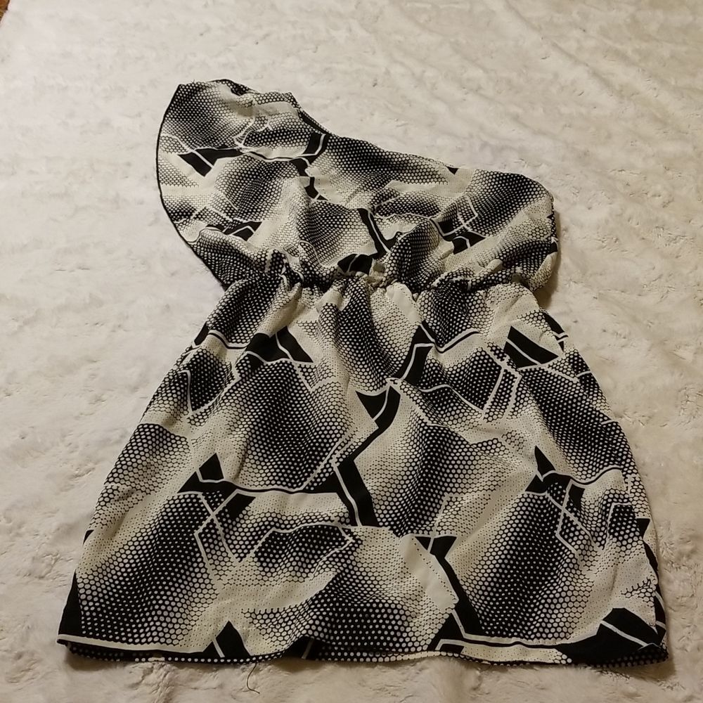 City Triangles Dress Size Medium Womens One Shoulder
